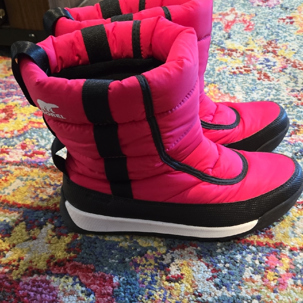 GIRLS SIZE 5 -Sorel Fuchsia and Black Snow Boots